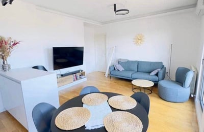 Vermietung einer stilvollen 2-Zimmer-Wohnung, 50 m², Stadtzentrum, Serbien